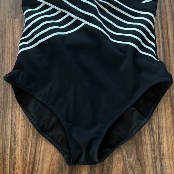 NWOT Gottex Embrace Surplice One Piece - Picture 7 of 15